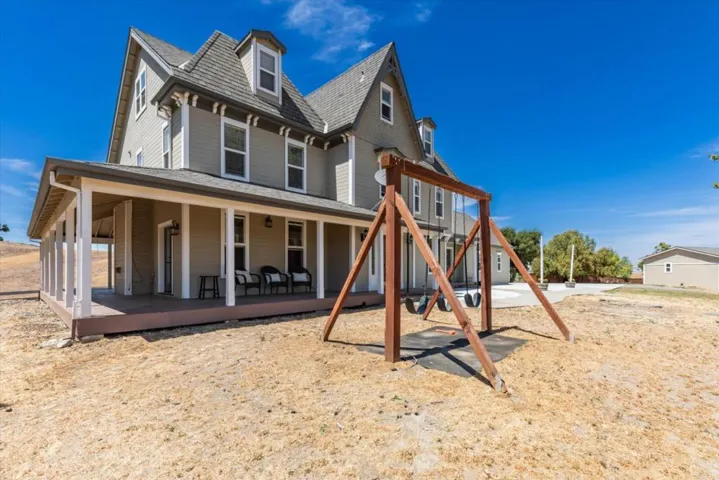 385 Hitch Drive, Hollister, California 95023
