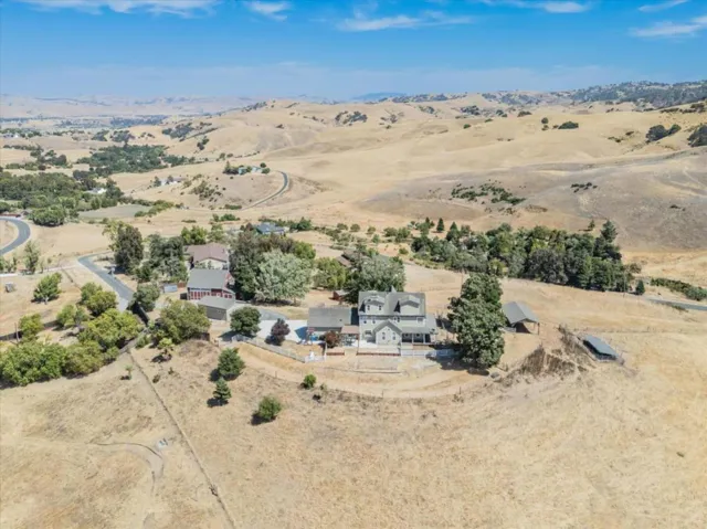 385 Hitch Drive, Hollister, California 95023