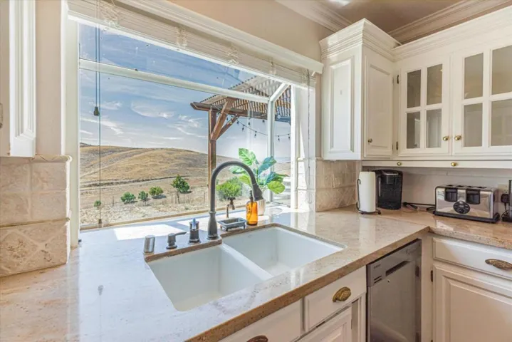 385 Hitch Drive, Hollister, California 95023