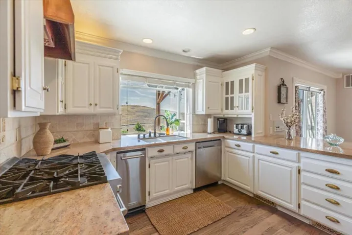 385 Hitch Drive, Hollister, California 95023