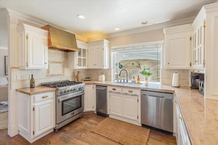 385 Hitch Drive, Hollister, California 95023