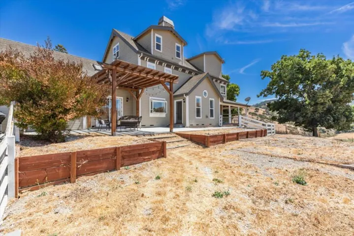 385 Hitch Drive, Hollister, California 95023