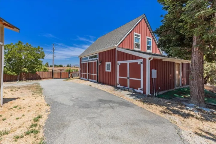 385 Hitch Drive, Hollister, California 95023