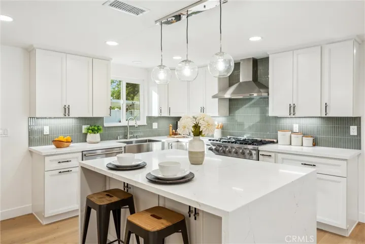 961 Coronado Drive, Costa Mesa, California 92626