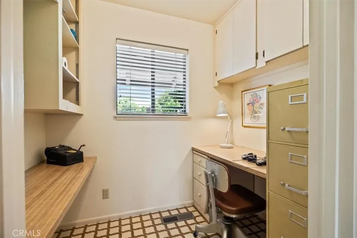 Bonus-office-turn into pantry