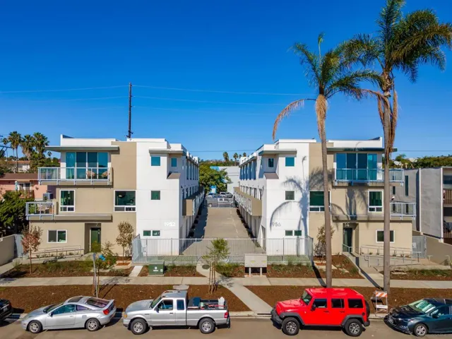 1956 Hornblend St 12, San Diego, California 92109