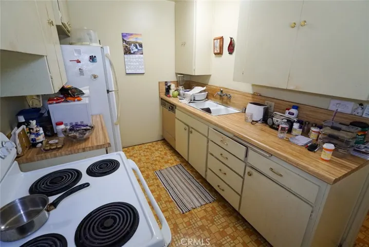 5123 Village, Los Angeles, California 90016