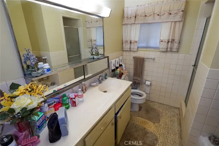 5123 Village, Los Angeles, California 90016