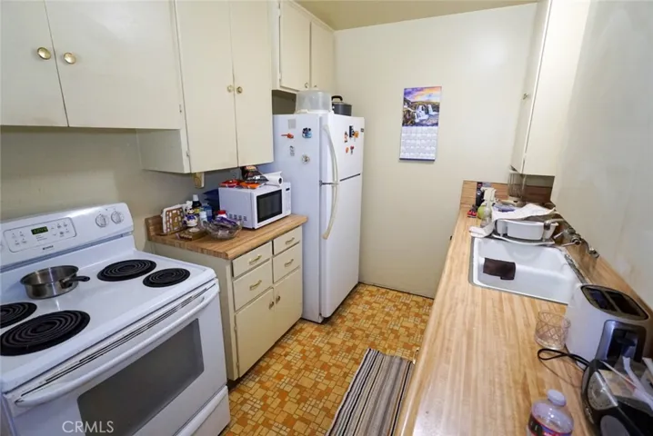 5123 Village, Los Angeles, California 90016