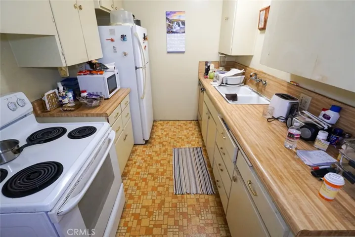 5123 Village, Los Angeles, California 90016
