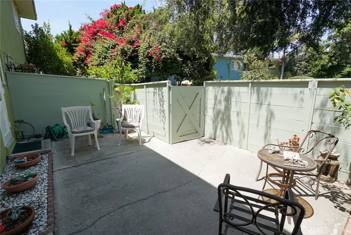 5123 Village, Los Angeles, California 90016