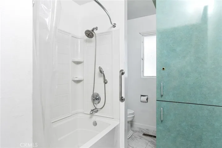 1Bathroom