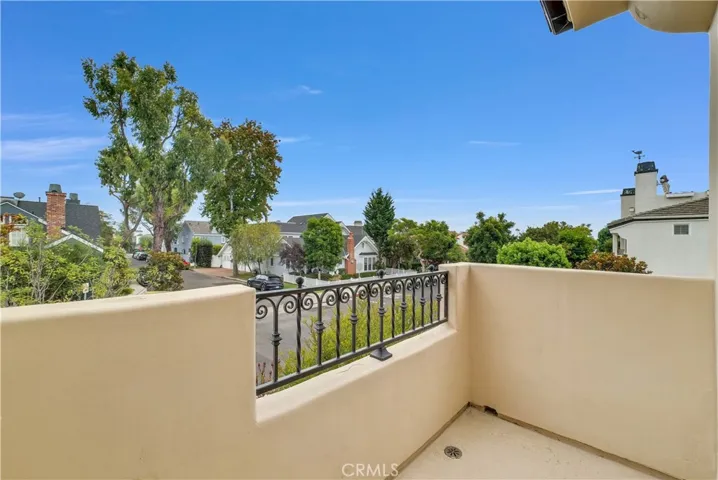 2332 2nd Avenue, Corona Del Mar, California 92625