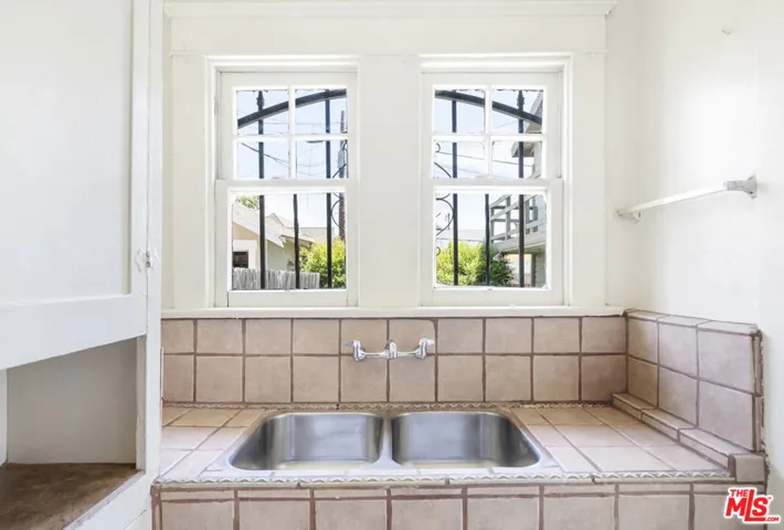 1322 N Alexandria Avenue, Los Angeles, California 90027