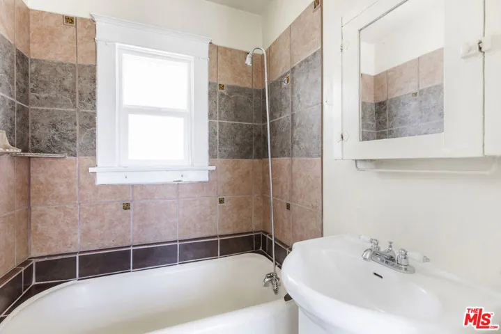 1322 N Alexandria Avenue, Los Angeles, California 90027