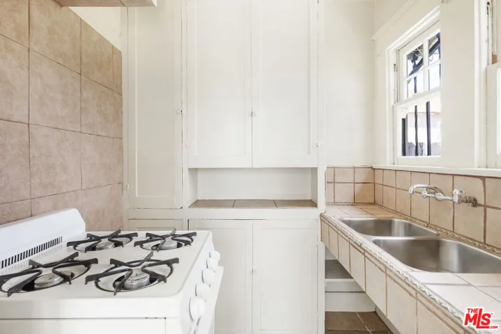 1322 N Alexandria Avenue, Los Angeles, California 90027