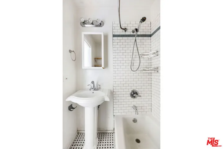 1322 N Alexandria Avenue, Los Angeles, California 90027