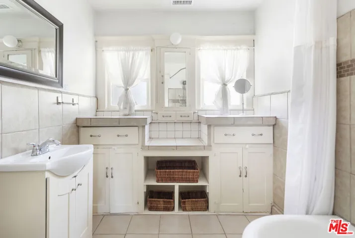 1322 N Alexandria Avenue, Los Angeles, California 90027