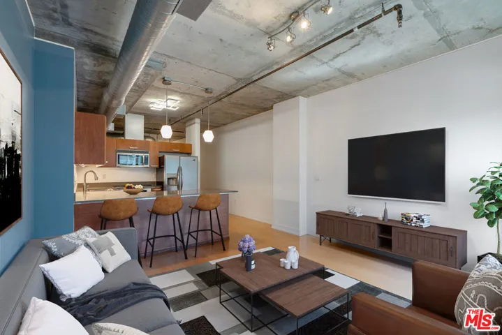 645 W 9th Street 425, Los Angeles, California 90015