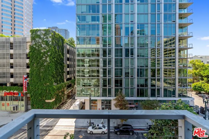645 W 9th Street 425, Los Angeles, California 90015