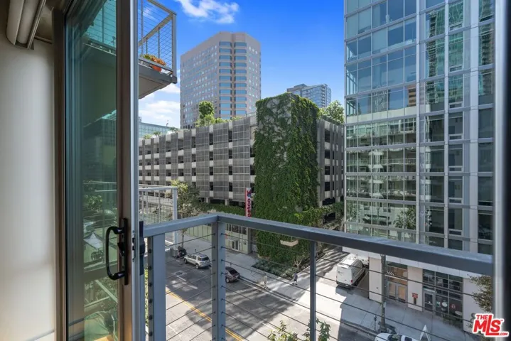 645 W 9th Street 425, Los Angeles, California 90015