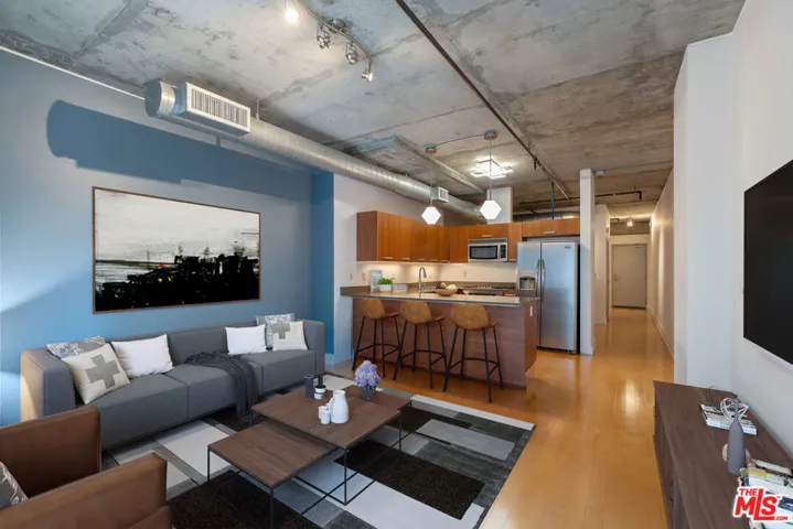 645 W 9th Street 425, Los Angeles, California 90015