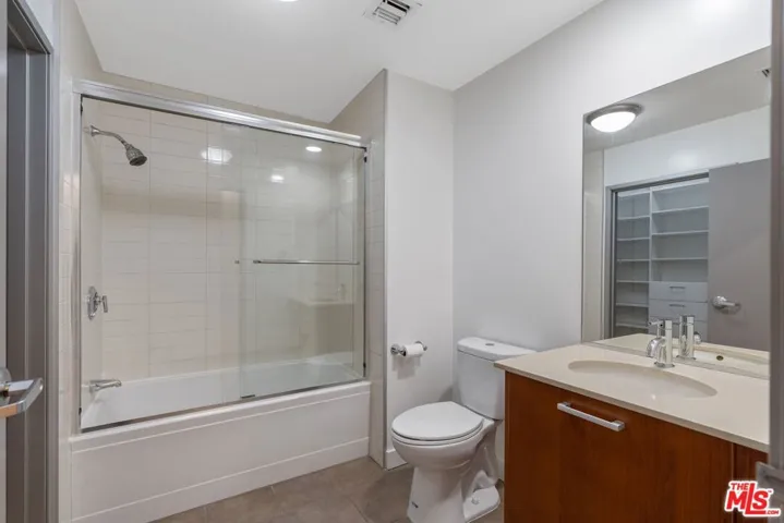 645 W 9th Street 425, Los Angeles, California 90015