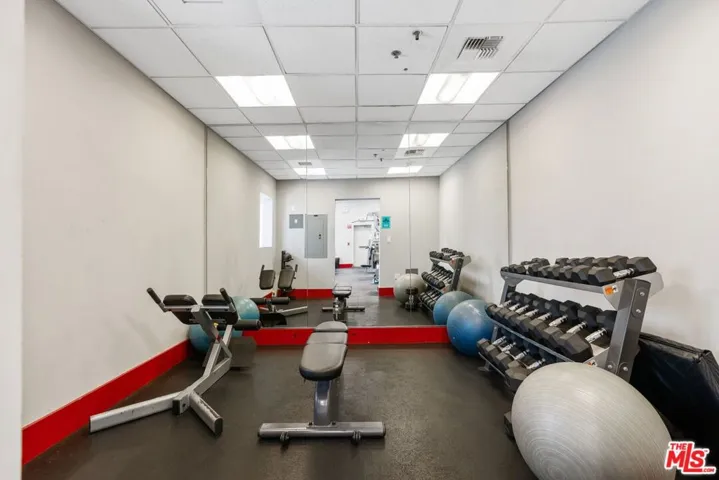 645 W 9th Street 425, Los Angeles, California 90015