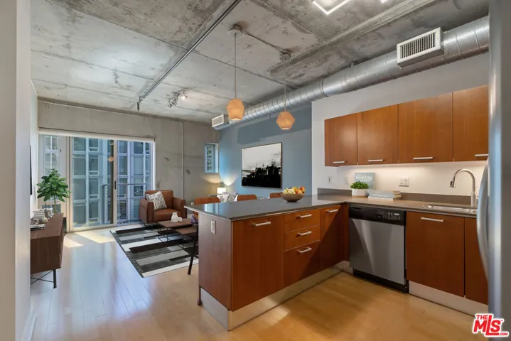 645 W 9th Street 425, Los Angeles, California 90015