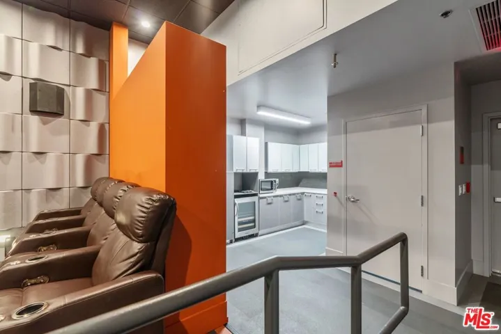 645 W 9th Street 425, Los Angeles, California 90015