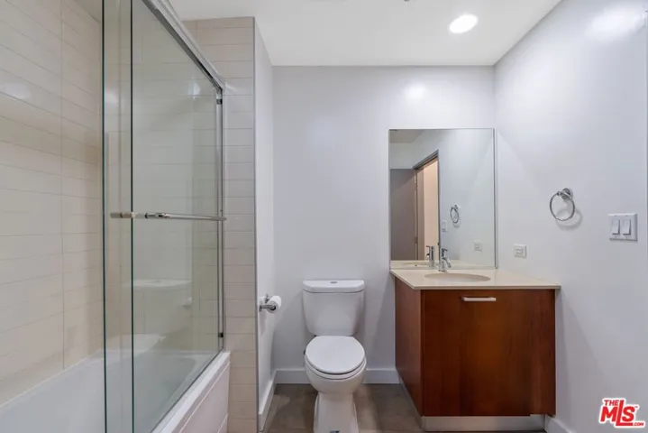 645 W 9th Street 425, Los Angeles, California 90015
