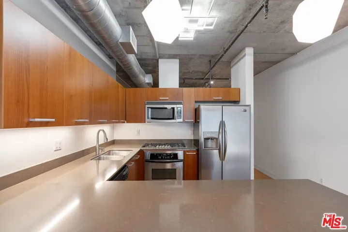 645 W 9th Street 425, Los Angeles, California 90015