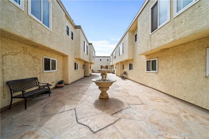323 S Broadway, Redondo Beach, California 90277