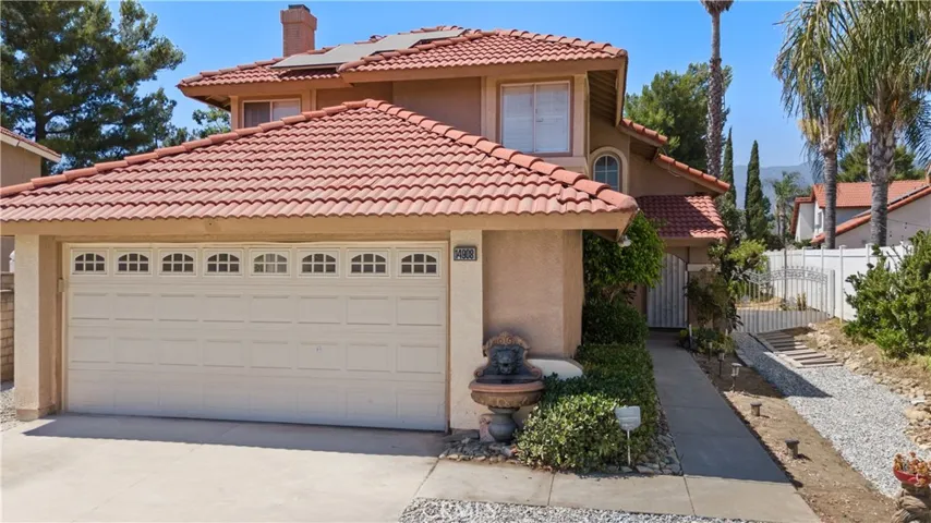 14908 Poinsettia Circle, Fontana, California 92336
