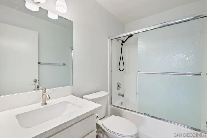 225 Diamond Way 111, Vista, California 92083