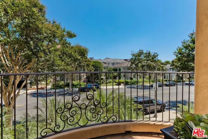 Living Room Balcony Overlooking Spalding