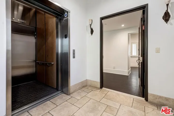 Private Elevator Foyer