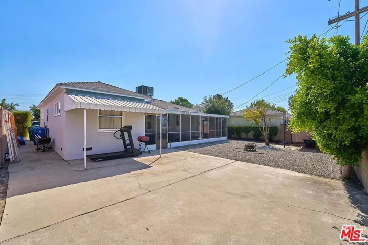 9055 Varna Avenue, Arleta, California 91331