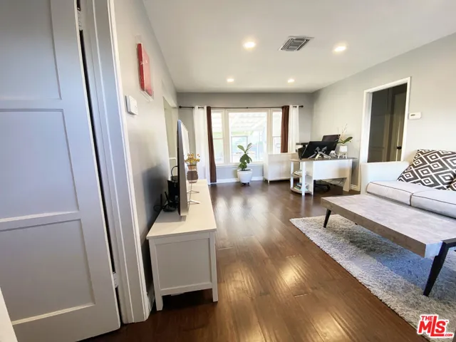 9055 Varna Avenue, Arleta, California 91331