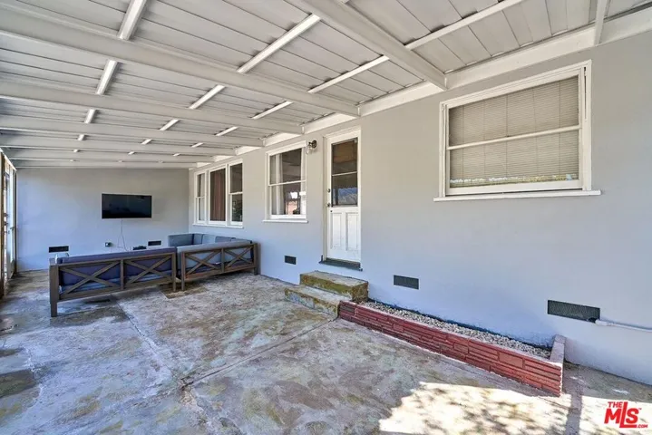 9055 Varna Avenue, Arleta, California 91331