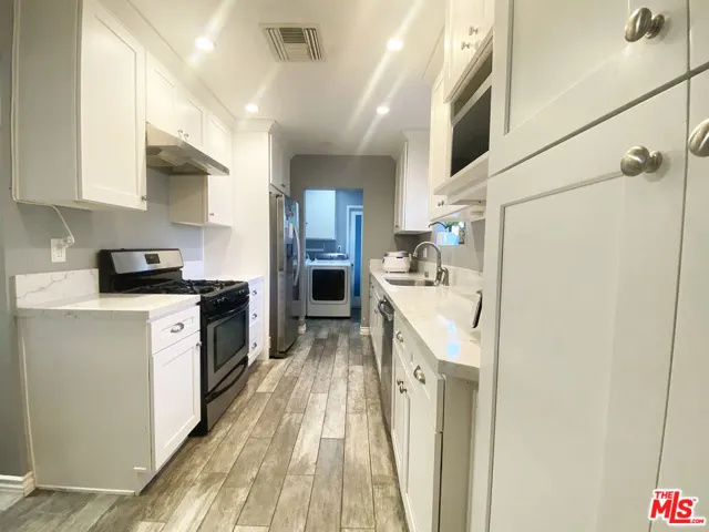 9055 Varna Avenue, Arleta, California 91331