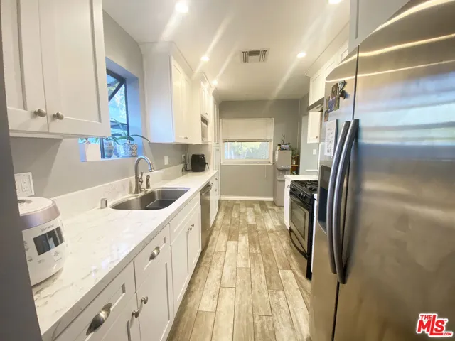 9055 Varna Avenue, Arleta, California 91331