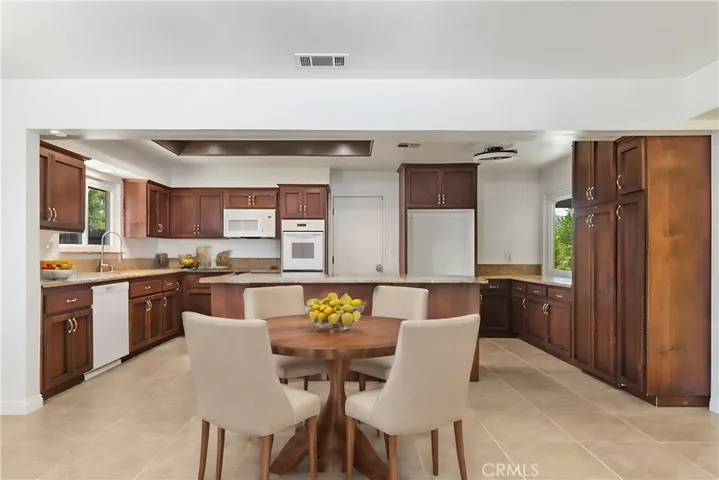 Kitchen Is A Chef’s Delight. Virtually Staged.
