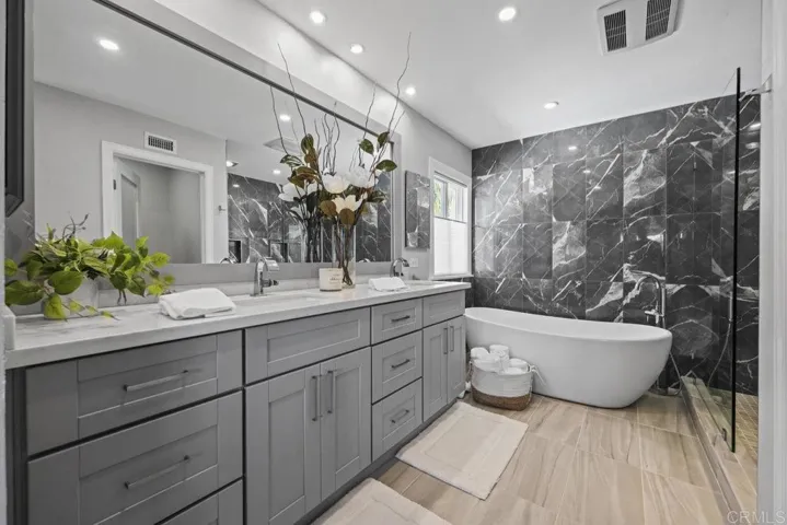 10442 Viacha Drive, San Diego, California 92124
