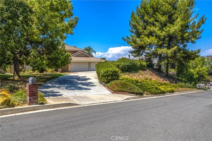 12628 La Solana Drive, Redlands, California 92373