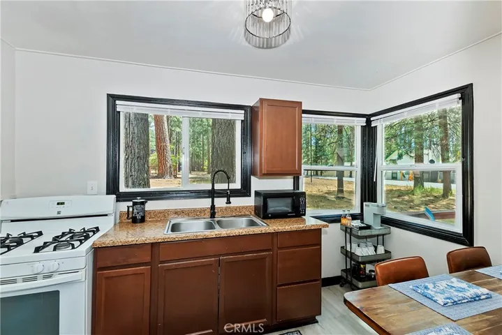 401 Knight Avenue, Big Bear Lake, California 92315
