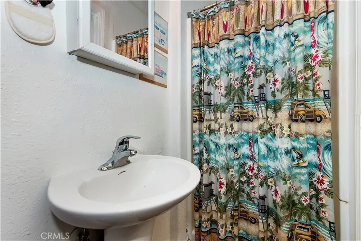 401 Knight Avenue, Big Bear Lake, California 92315