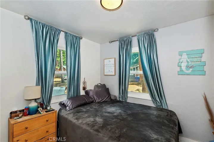401 Knight Avenue, Big Bear Lake, California 92315