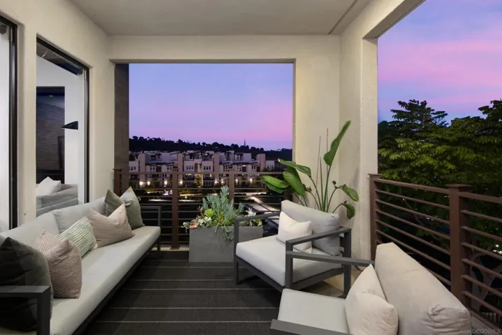 8541 Aspect Dr, San Diego, California 92108
