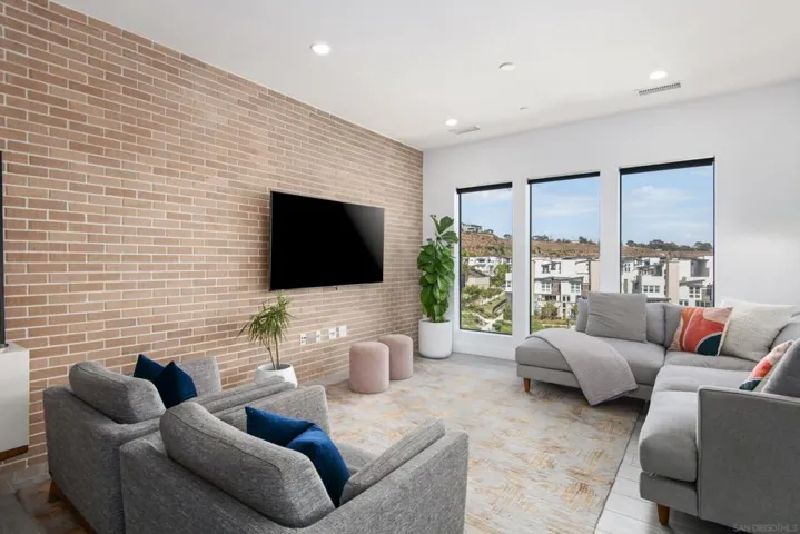 8541 Aspect Dr, San Diego, California 92108